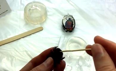 如何用水晶胶制作琥珀